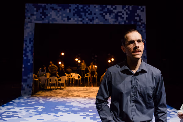 Leo Magnus de la Nuez som Frank Lubey i «Alle mine sønner», Nationaltheatret 2024
