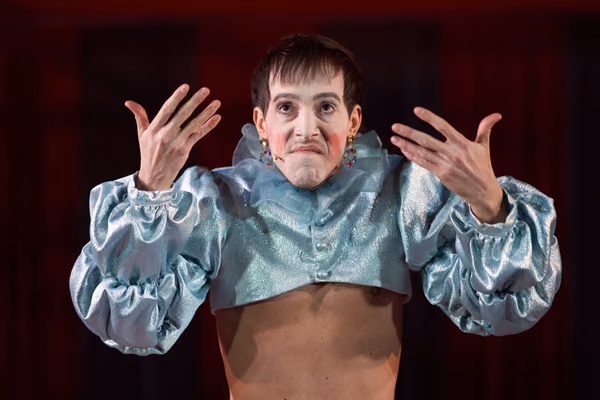Leo Magnus de la Nuez som Mortimer i «Maria Stuart», Rogaland Teater 2021